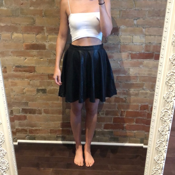 Club Monaco faux leather skirt - Picture 2 of 5